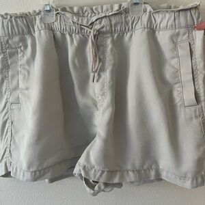 Loft Women’s khaki Pull On Elastic Waist Drawstring Shorts XL